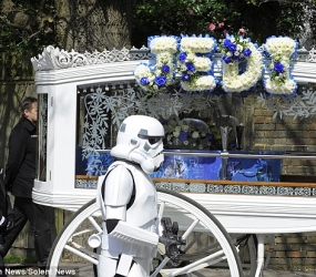 Funeral temático de Star Wars para joven fan