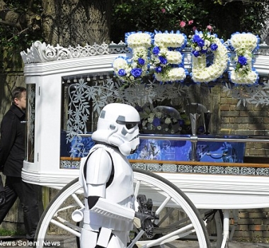Funeral temático de Star Wars para joven fan
